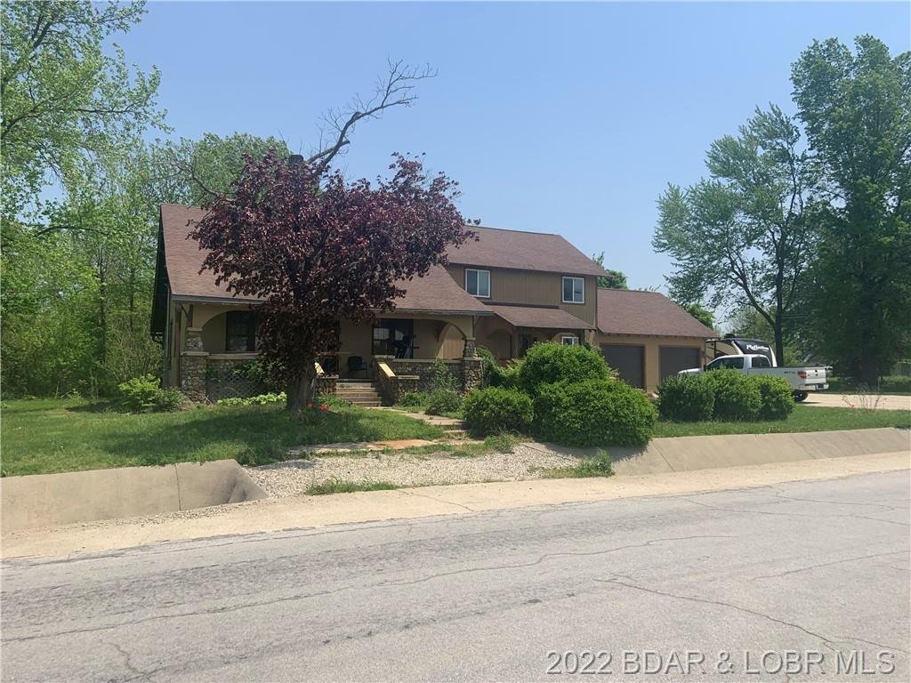 4 Bedrooms Single Family Detached In Versailles, Missouri, United