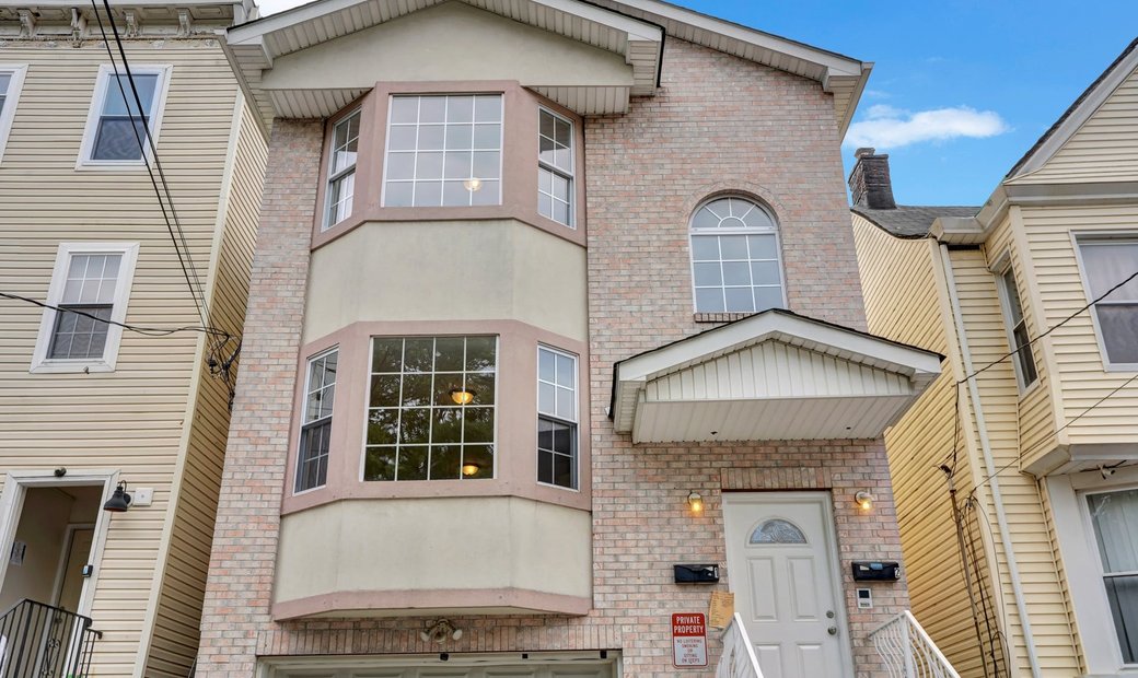 Nice Freshly Painted 2 Family Home En Jersey City, Nueva Jersey