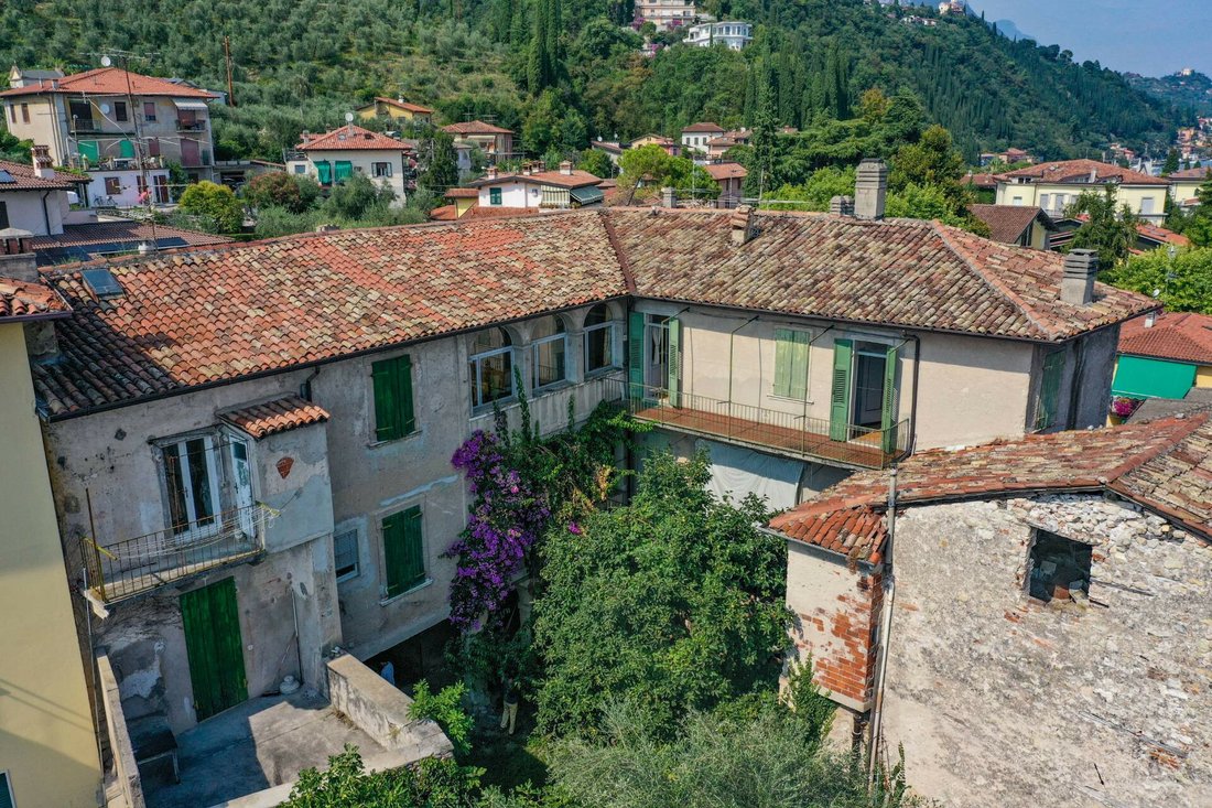 Country House in Gardone Riviera, Lombardy, Italy 3 - 12129536