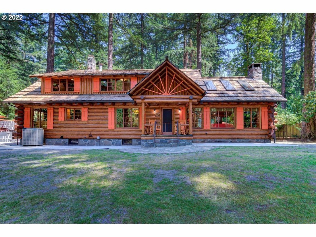 5 Bedrooms Single Family Detached In Troutdale, Oregon, United States