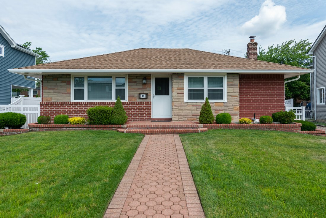 21 Cromwell Road, Carle Place, Ny, In Carle Place, New York, United