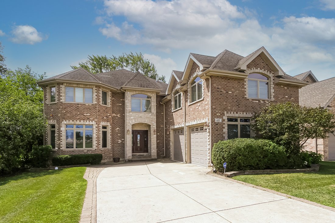 5 Bedrooms Single Family Detached In Des Plaines, Illinois, United