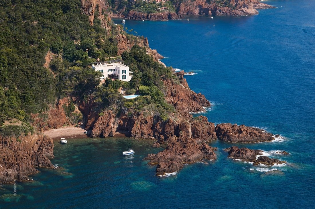 House in Théoule-sur-Mer, Provence-Alpes-Côte d'Azur, France 1 - 12137366