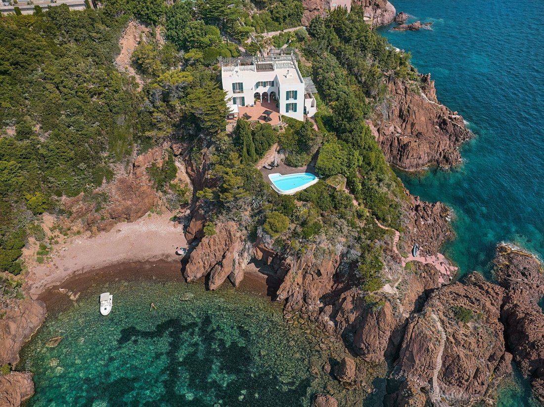 House in Théoule-sur-Mer, Provence-Alpes-Côte d'Azur, France 2 - 12137366