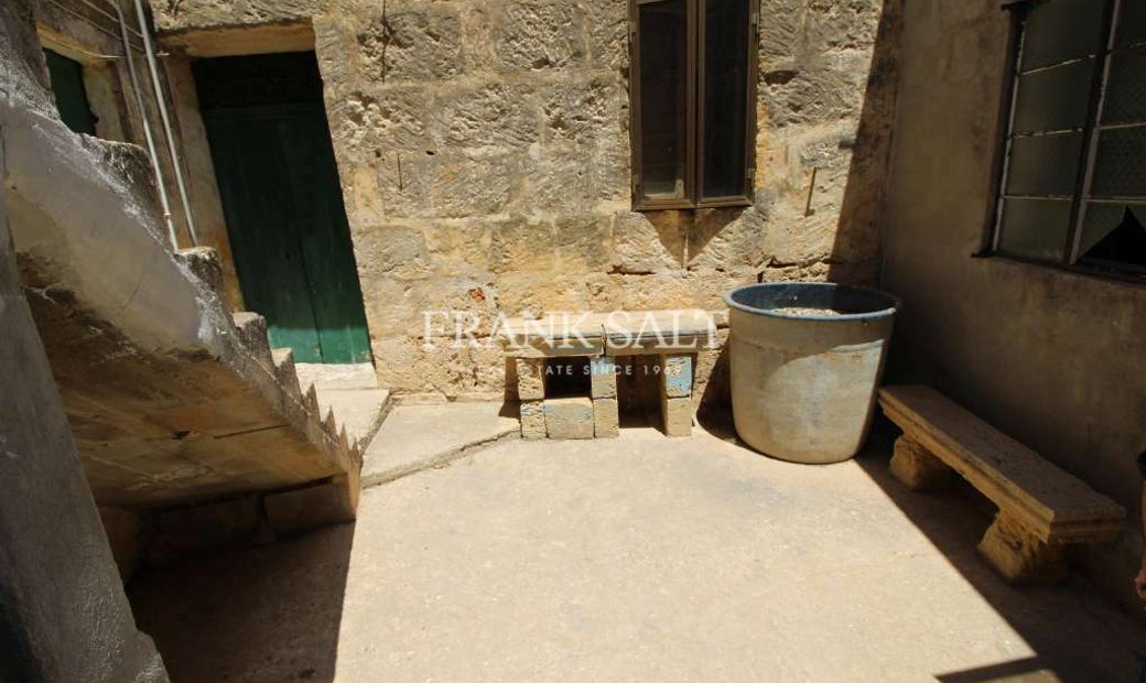 Wardija, Unconverted House Of Character In Saint Paul's Bay, Malta For
