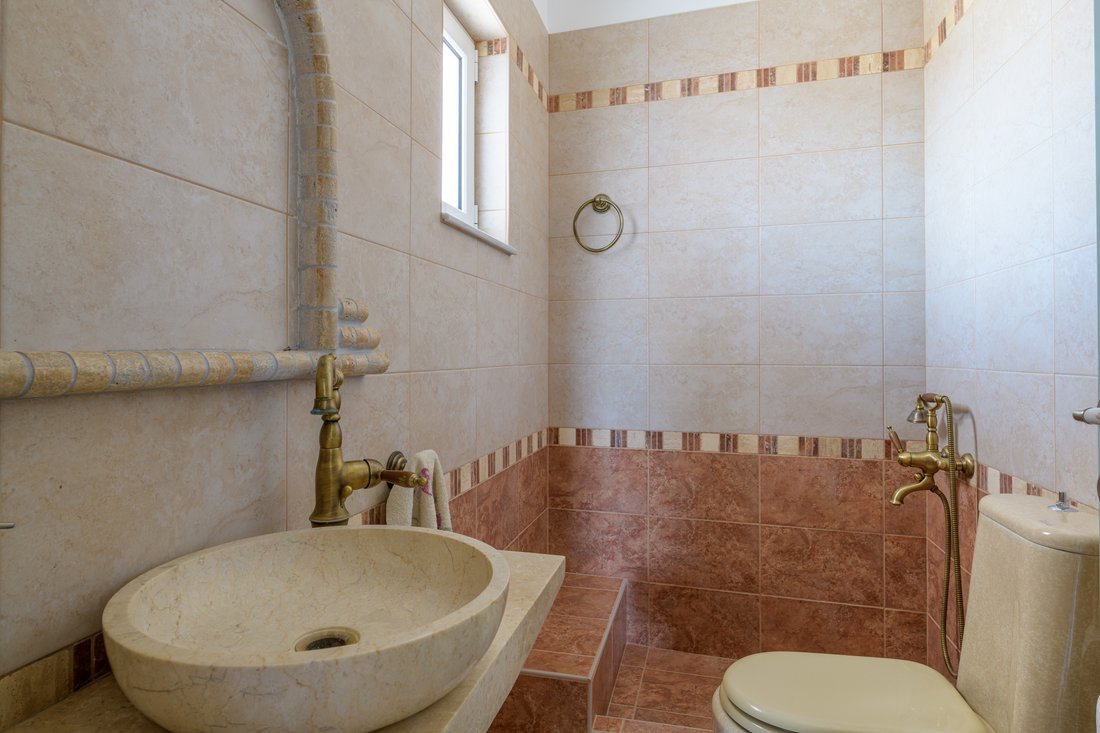 Nice Detached House In Kiato, Greece For Sale (12141022)