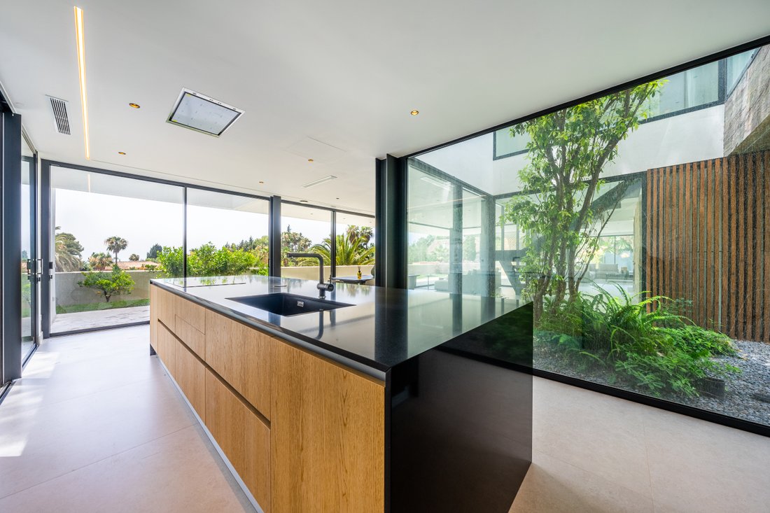Villa in Sierra Blanca, Marbella, Spain 3 - 12130653