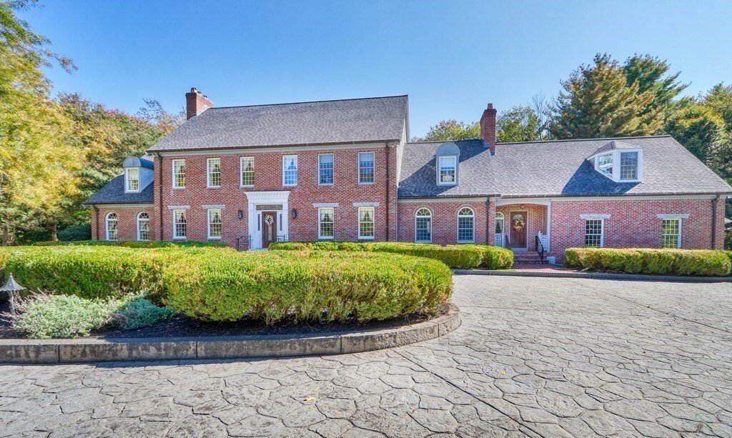 5 Bedrooms Single Family Detached In Westwood, Massachusetts, United