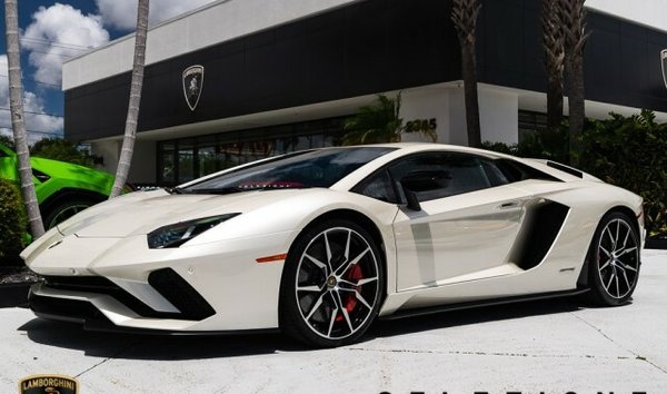 Lamborghini Aventador (12077145)