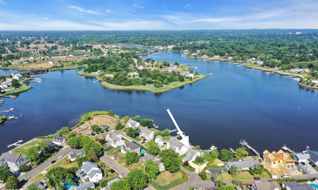 Charming Waterfront Cape Home In Oceanport, New Jersey, United States