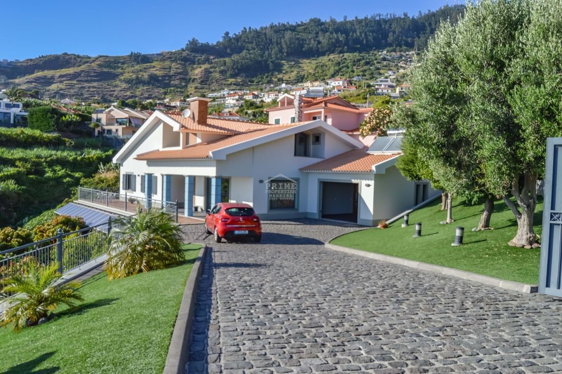 House For Sale Arco Da Calheta Dans Estreito Da Calheta, Madère