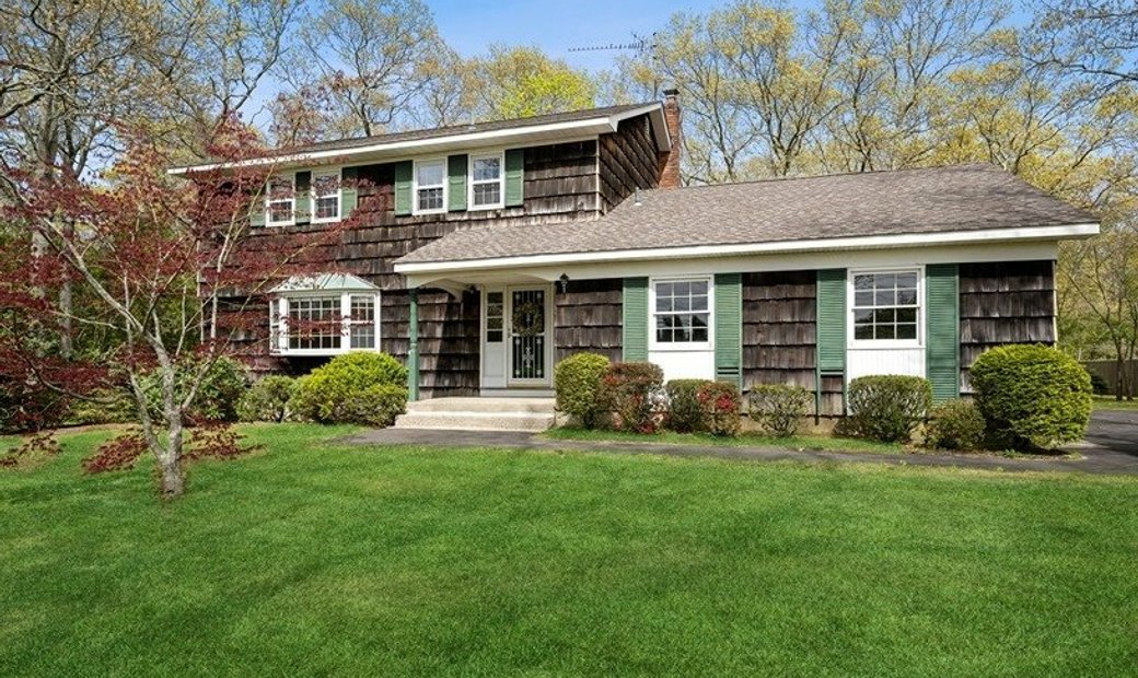 House East Moriches In East Moriches, New York, United States For Sale