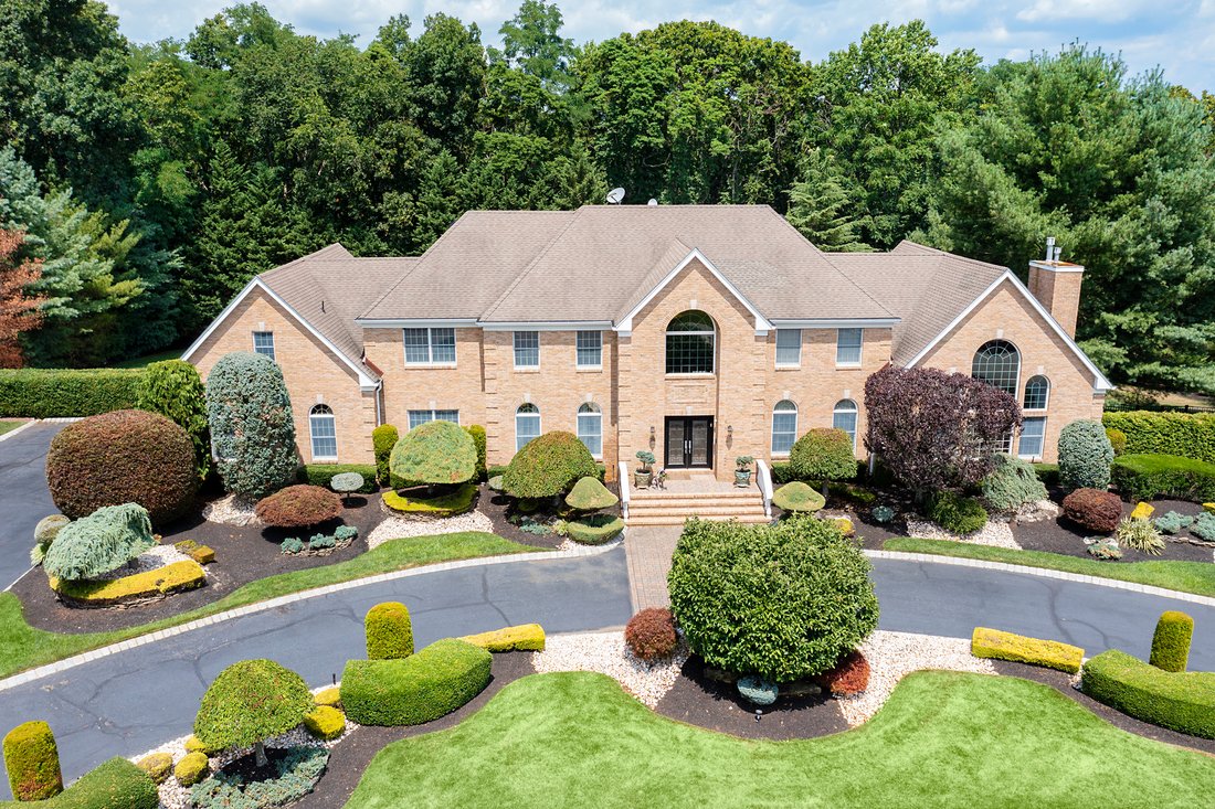 5 Bedrooms Single Family In Marlboro Township, New Jersey, United