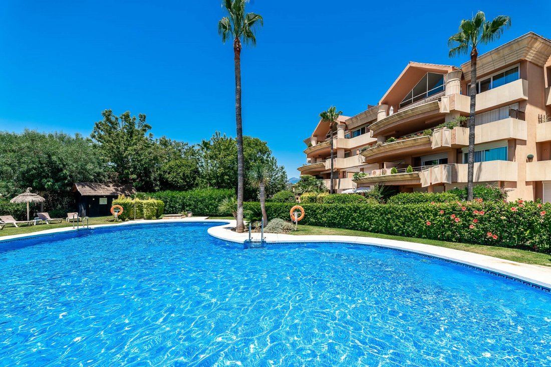 Large 2 Bedroom Apartment In Magna Marbella In Marbella, Andalusia
