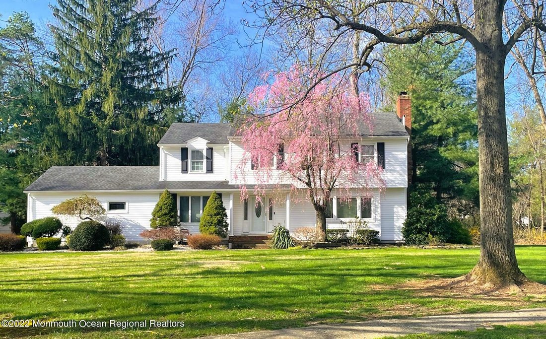 4 Bedrooms Single Family In Freehold Township, New Jersey, United
