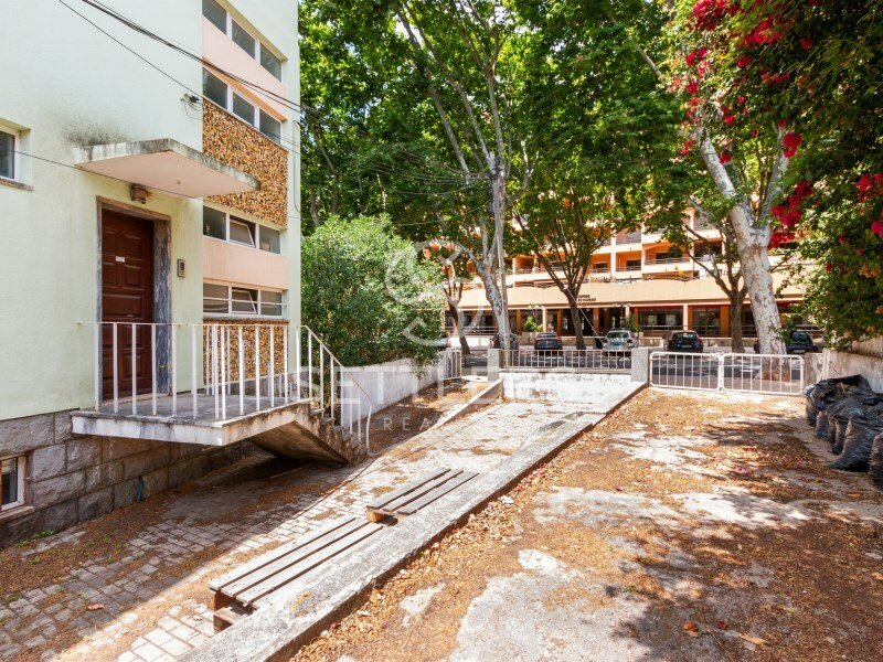 Building With Approved Project Cascais Centro In Cascais, Lisbon