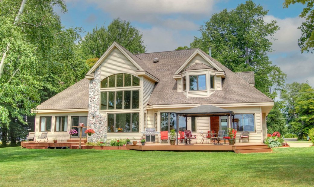 5 Bedrooms Single Family Detached In Grawn, Michigan, United States For