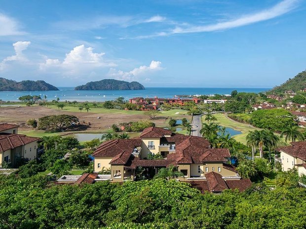 Luxury coastal homes for sale in Playa Herradura, Puntarenas Province ...