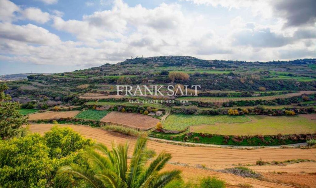 Wardija, Unconverted Farmhouse In Saint Paul's Bay, Malta For Sale