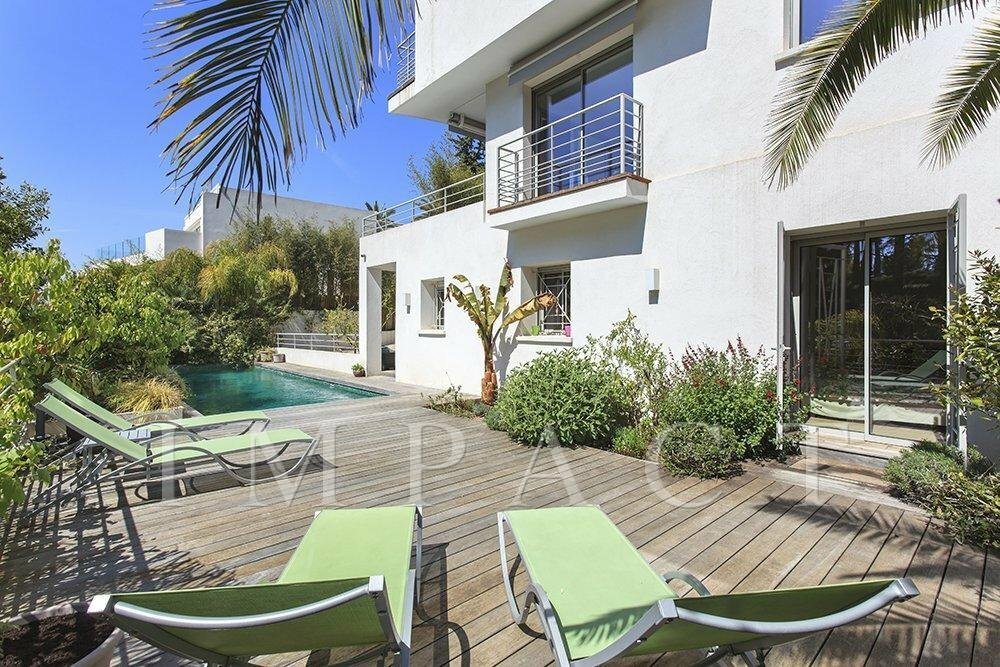 Villa To Rent With Sea Views In Cannes In Cannes, France For Sale