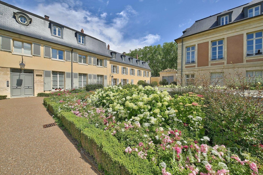 versailles-saint-louis-173m-1-862-sq-dans-versailles-le-de-france