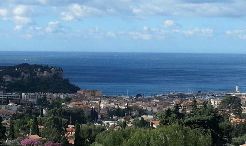 Type 3 Apartment To Renovate + In Cassis, Provence Alpes Côte D'azur