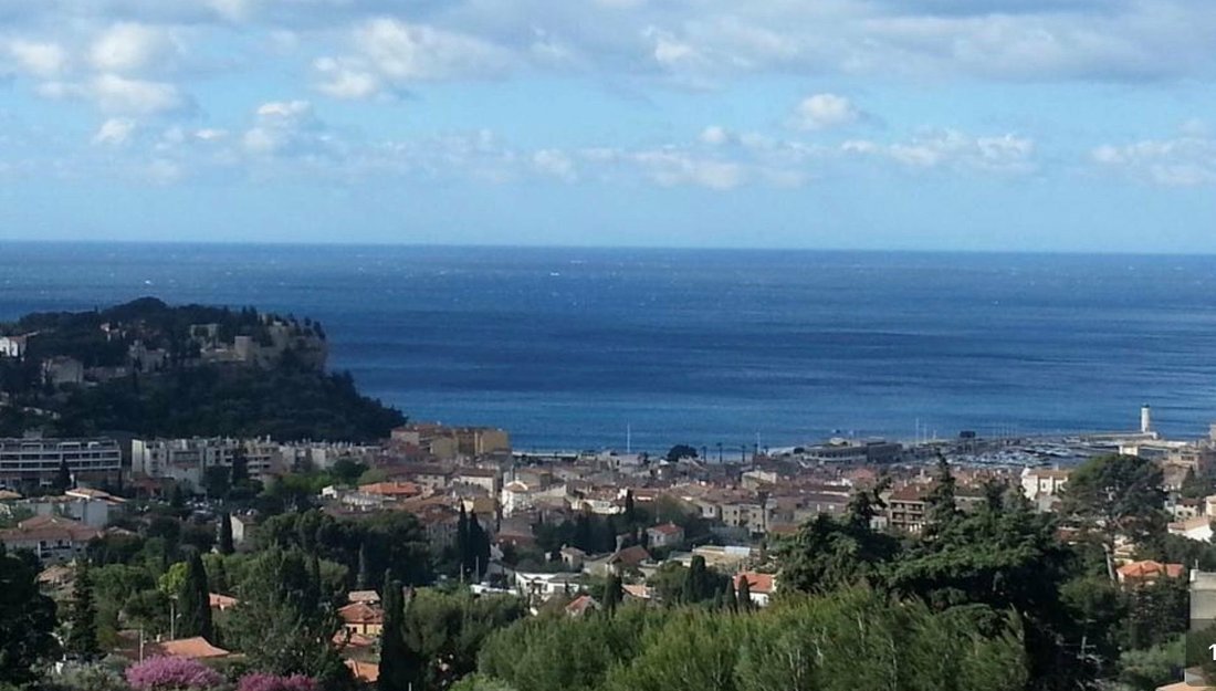 Type 3 Apartment To Renovate + In Cassis, Provence Alpes Côte D'azur, France For Sale (12158177)