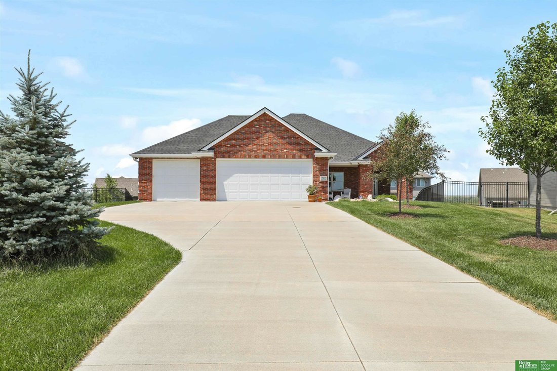 4 Bedrooms Single Family Detached In Springfield, Nebraska, United