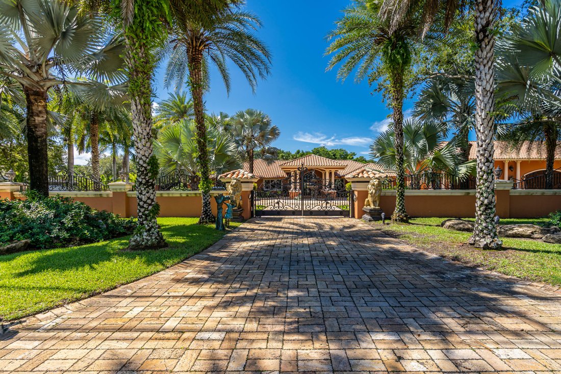 House in Miami, Florida, United States 1 - 12177576