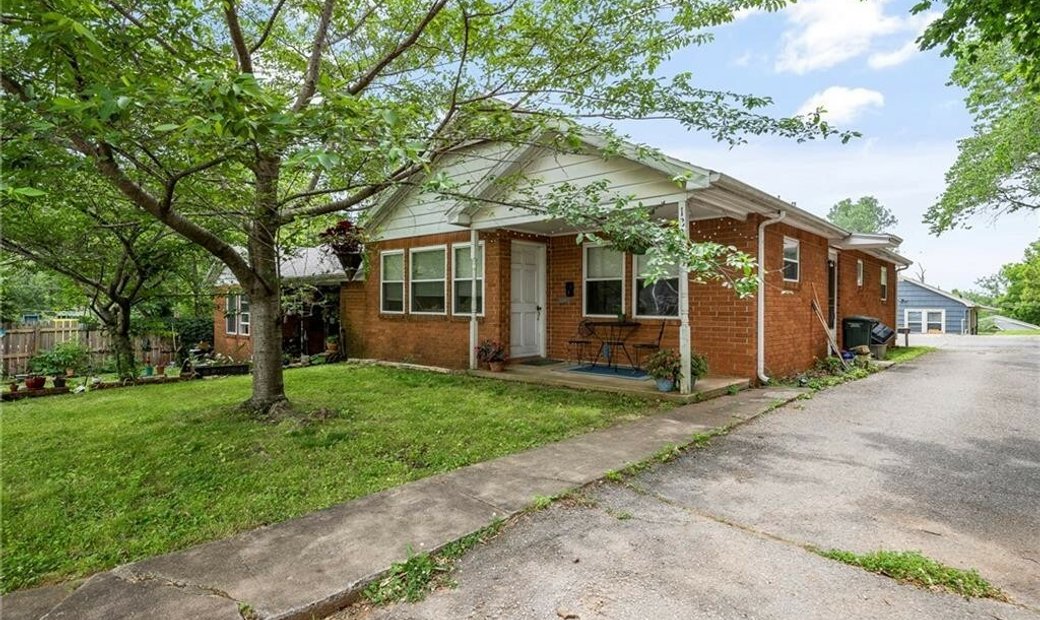 4 Bedrooms Single Family Detached In Fayetteville, Arkansas, United