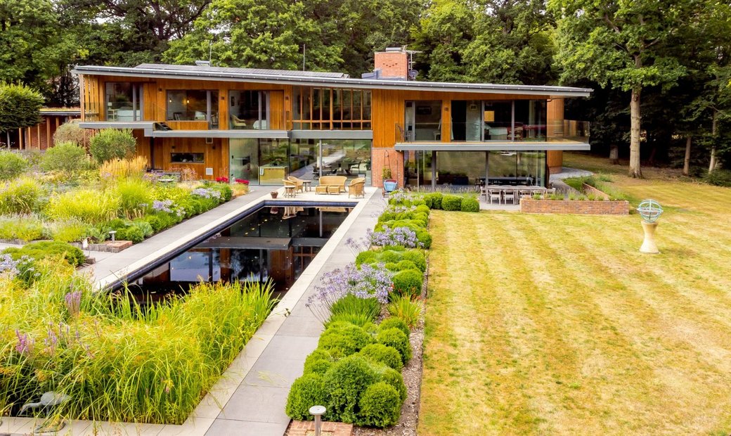 Opulent Eco Friendly Home With Striking In West Sussex, United Kingdom