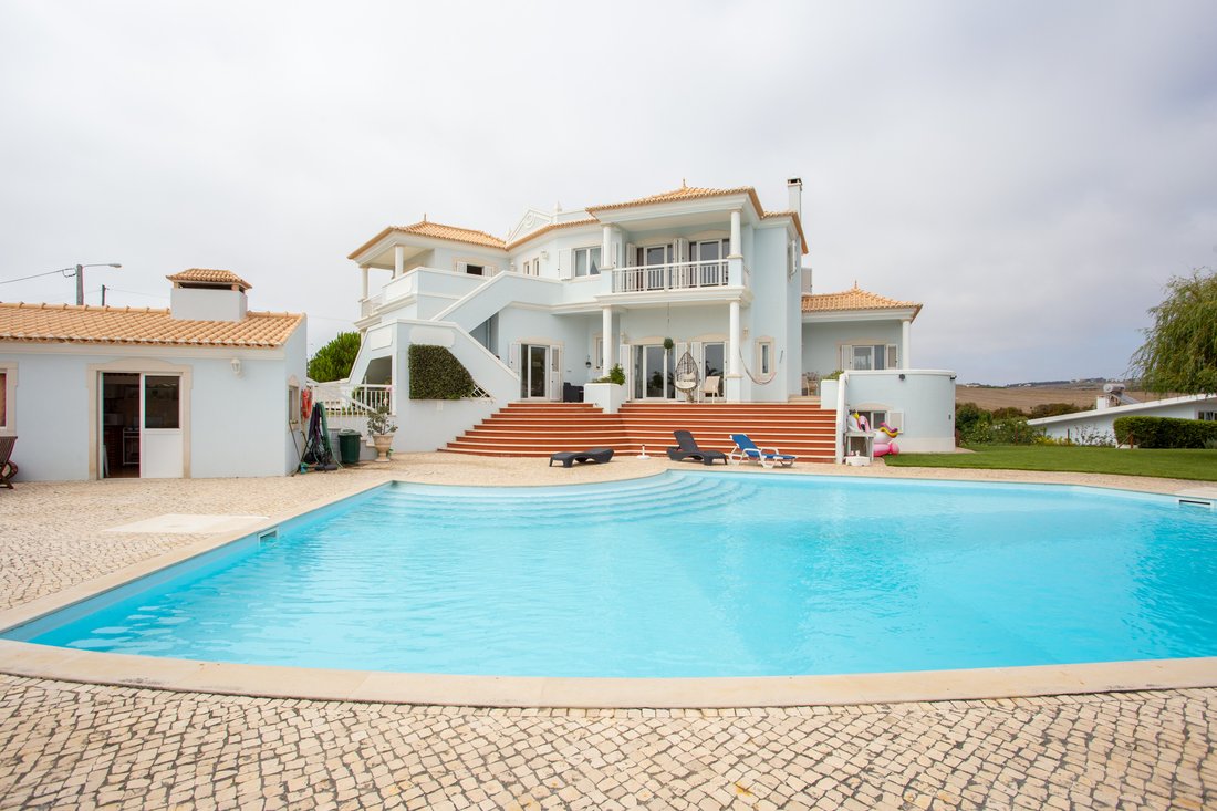 Moradia De Luxo Junto à Praia Na Ericeira In Santo Isidoro, Lisbon