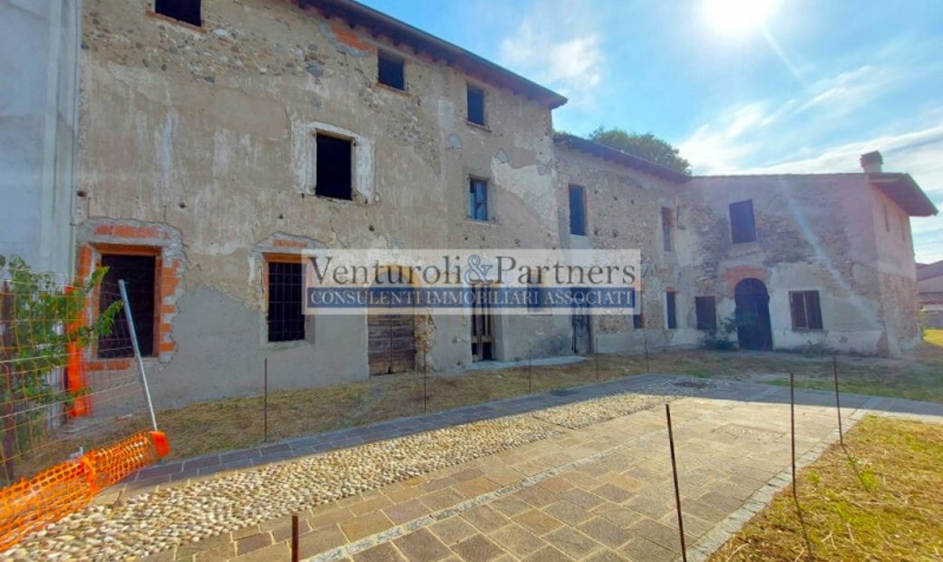 Casa Rústica Brescia En Cavriana, Lombardía, Italia En Venta (12183071)