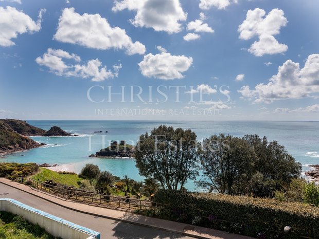 Luxury homes with terrace for sale in St Brelade, Jersey | JamesEdition