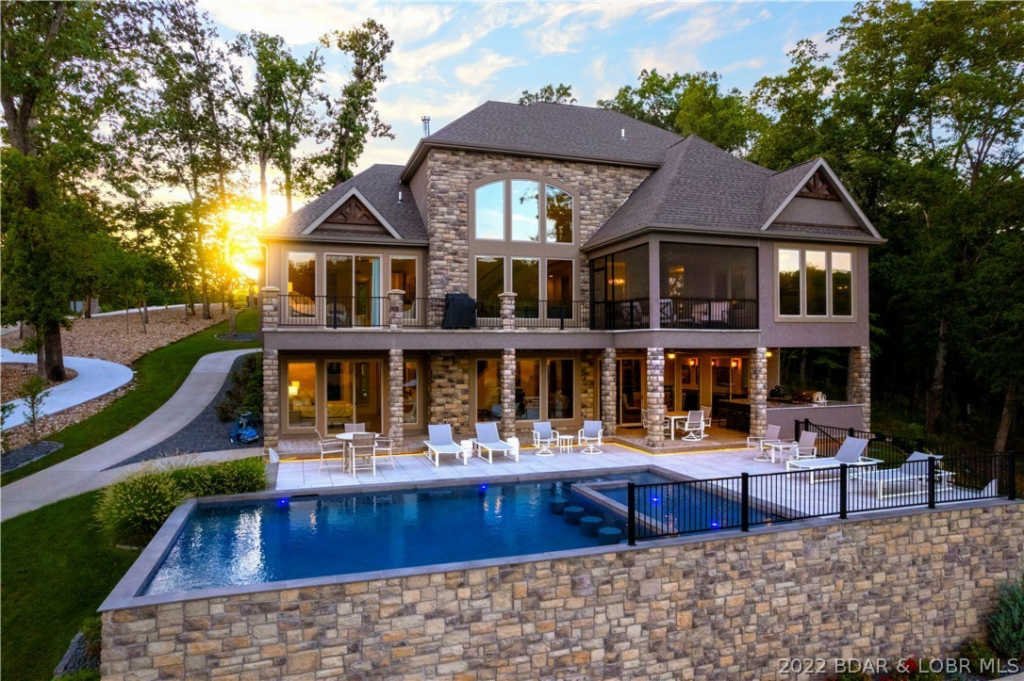 Single Family Detached Sunrise Beach In Sunrise Beach, Missouri, United