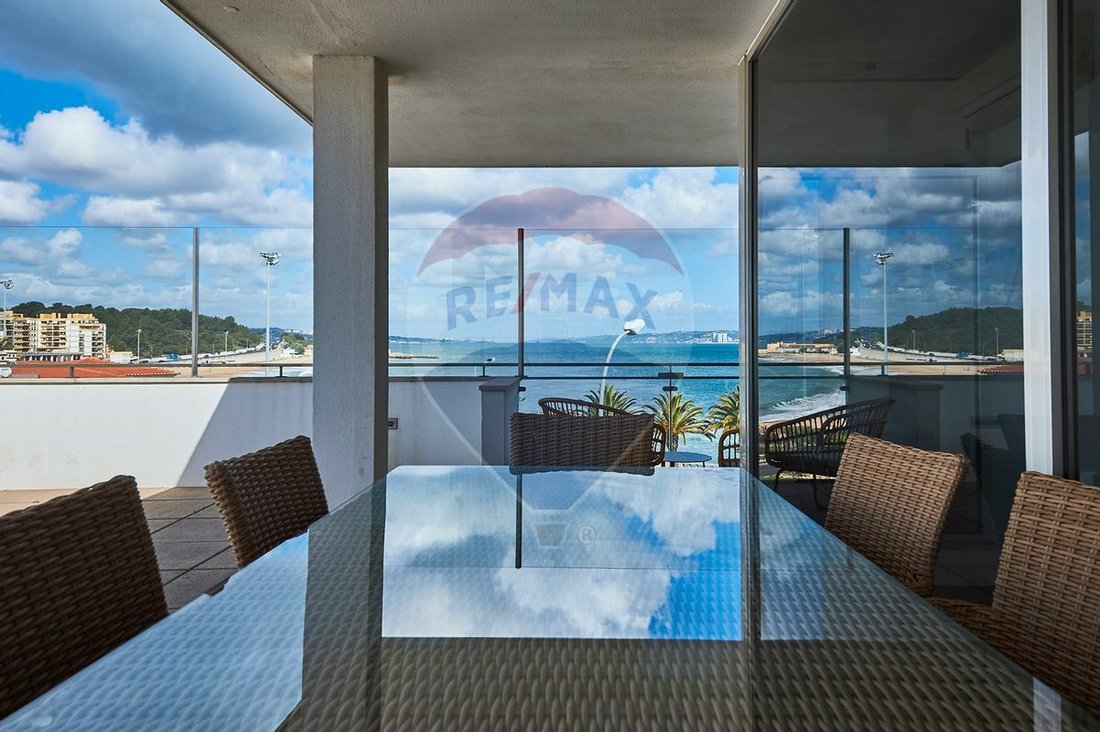 Moradia T3 For Sale In Lisboa In Oeiras, Lisbon, Portugal For Sale (12189288)