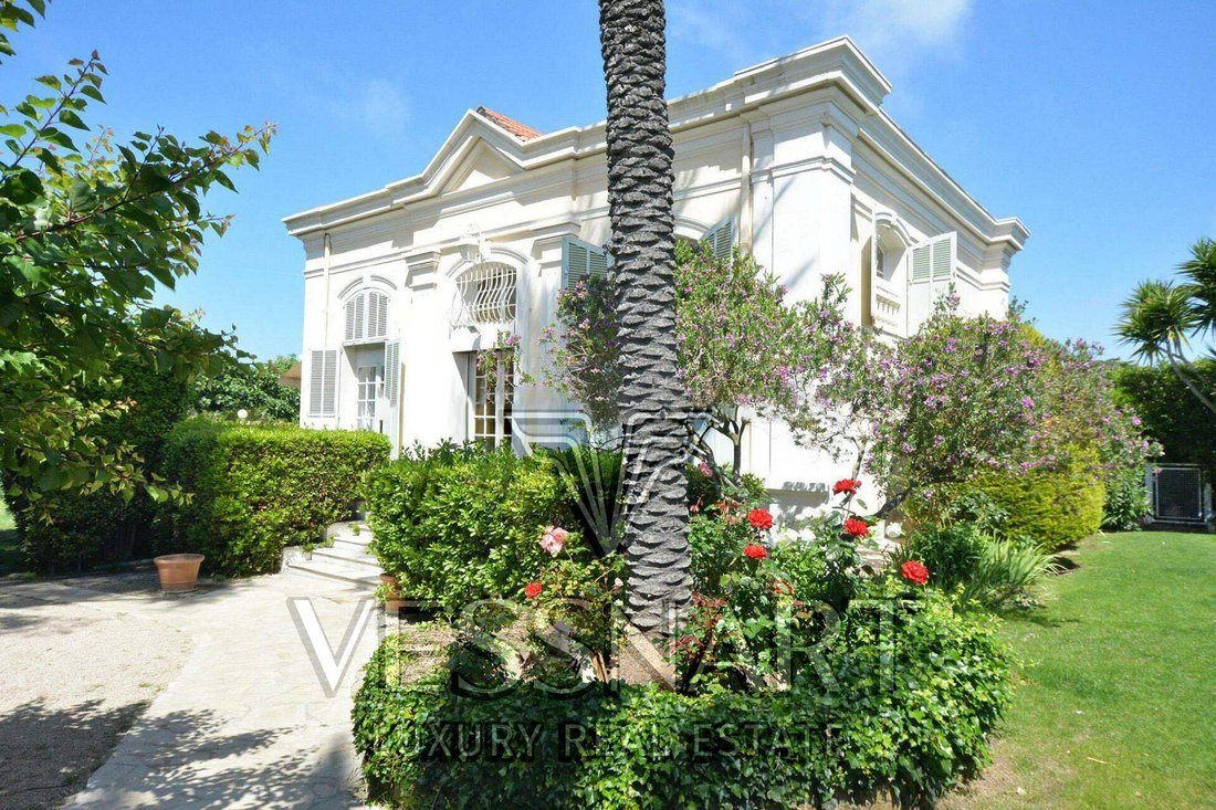 Villa in Les Cougoulins-Rastines, Antibes, France 1 - 12189187