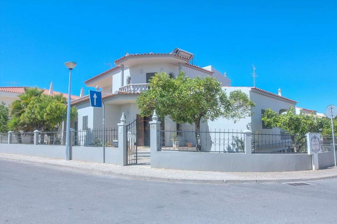 Villa in Loule (Sao Clemente), Algarve, Portugal 2 - 12189622