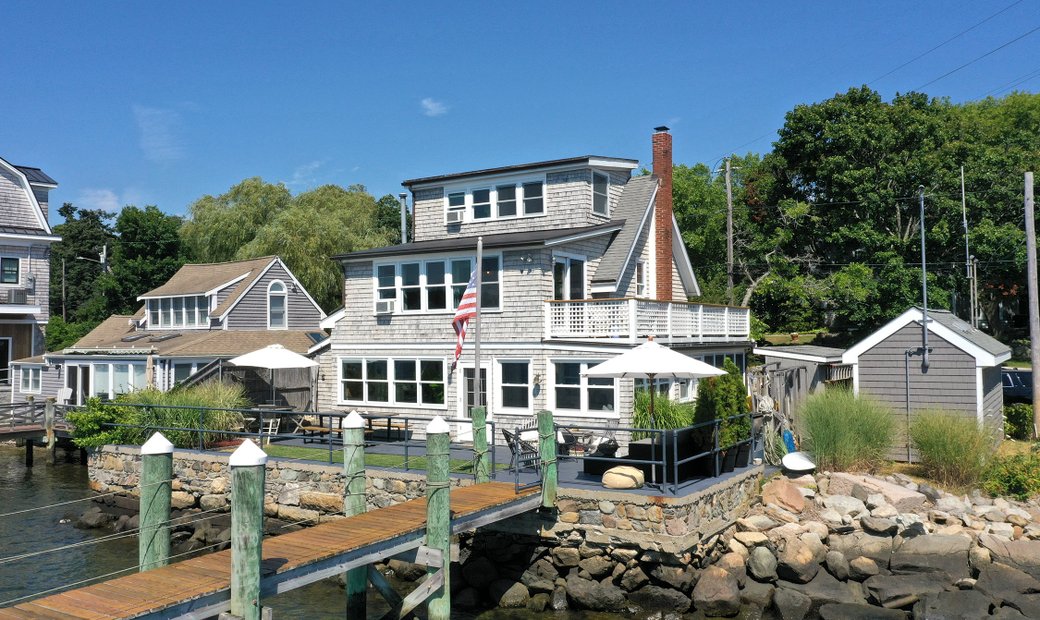La Cabaña Dockside En Tiverton, Rhode Island, Estados Unidos En Venta