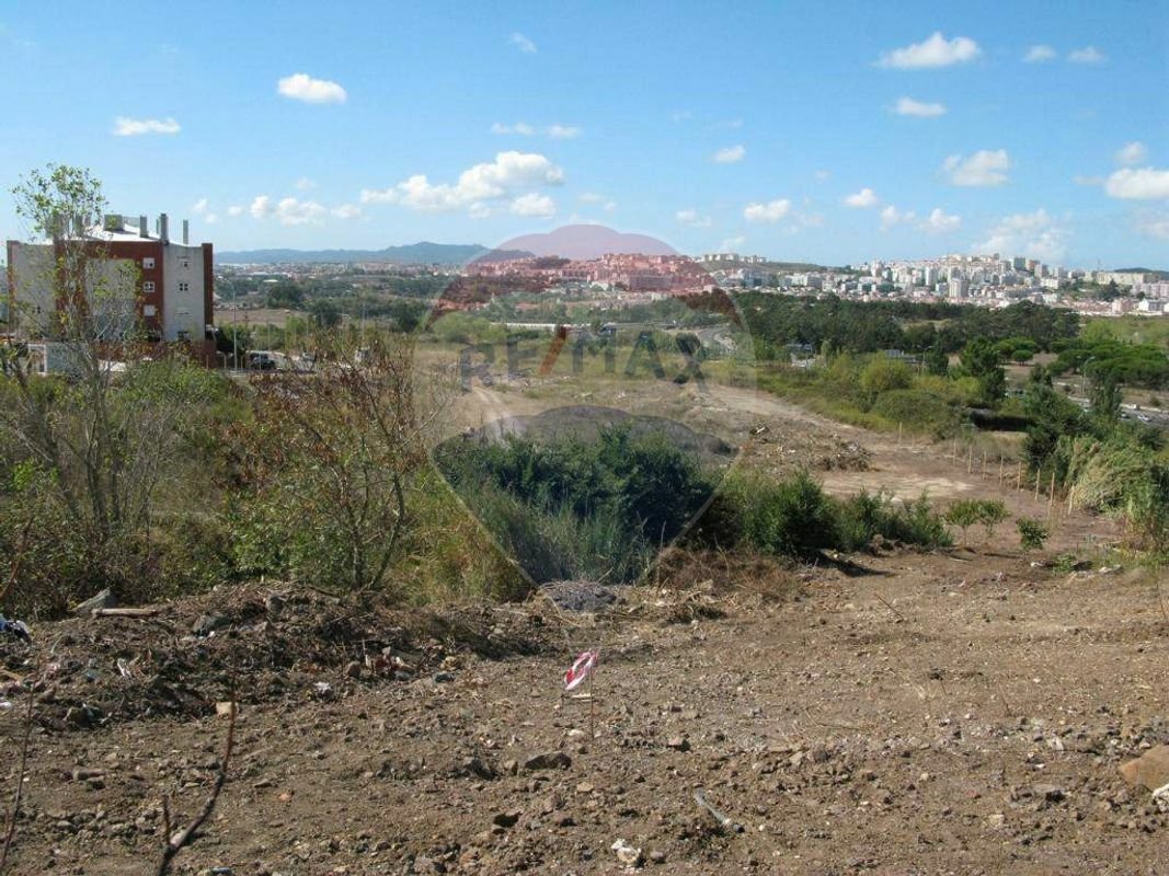 Land for sale in Amadora, Portugal — €1,850,000