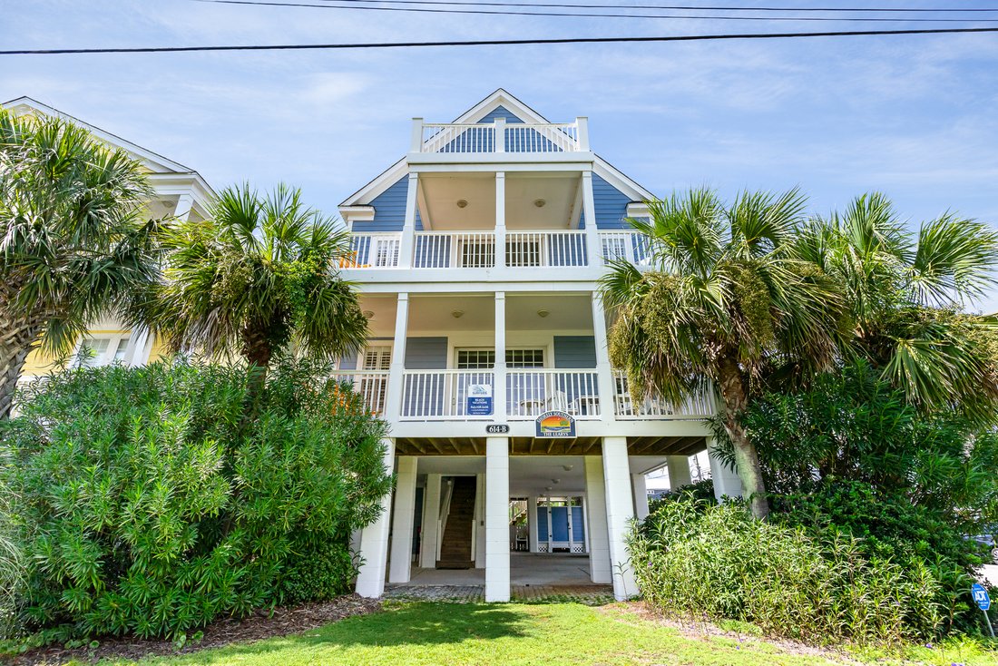 6 Bedrooms Single Family In Surfside Beach, South Carolina, United