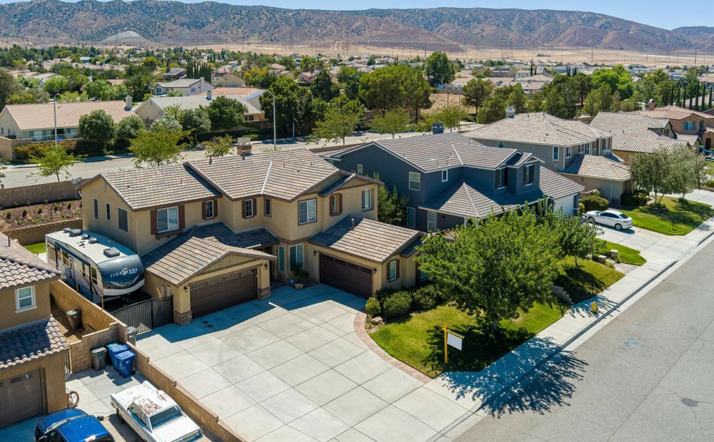 Luxury homes for sale in Lancaster, California | JamesEdition