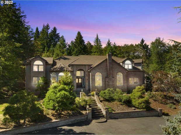 Luxury houses with outdoor kitchen for sale in Happy Valley, Oregon ...