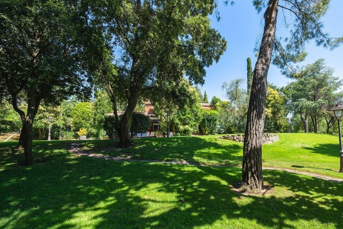 Villa in Madrid, Community of Madrid, Spain 5 - 12194816