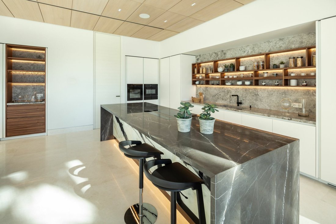 Villa in Puerto Banus, Marbella, Spain 2 - 12196618