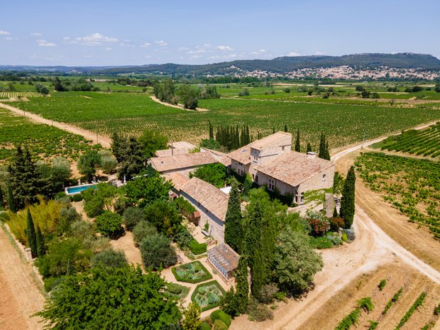 Luxury houses for sale in Laudun-l'Ardoise, Occitanie, France ...