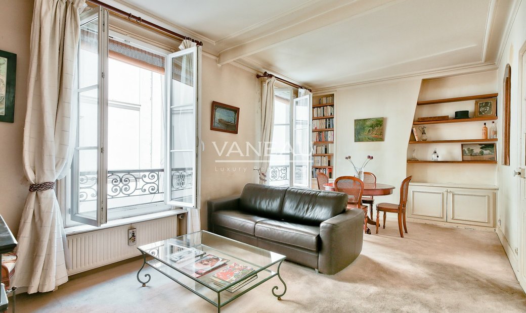 Bosquet Rue Cler In Paris, île De France, France For Sale (12198300)