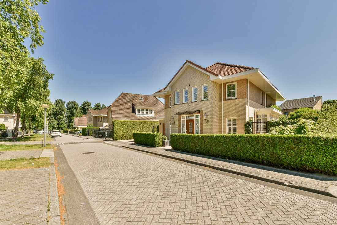 Beautiful Detached Villa With Parking On Own In Almere, Flevoland