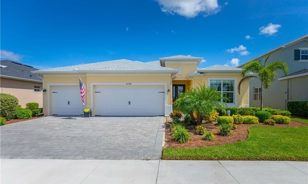 4 Bedrooms Single Family Detached In Charlotte Park, Florida, United