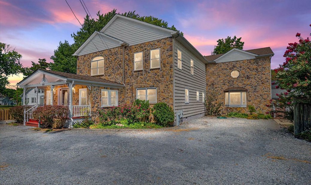 Beautifully Maintained In Owings Beach In Deale, Maryland, United